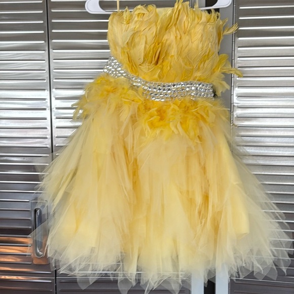 Yellow feathered party dress. No brand name. Super pretty! - Picture 1 of 9